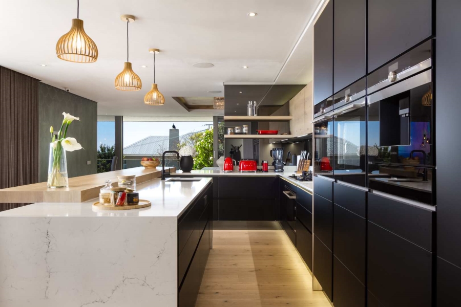 5 Bedroom Property for Sale in Fresnaye Western Cape